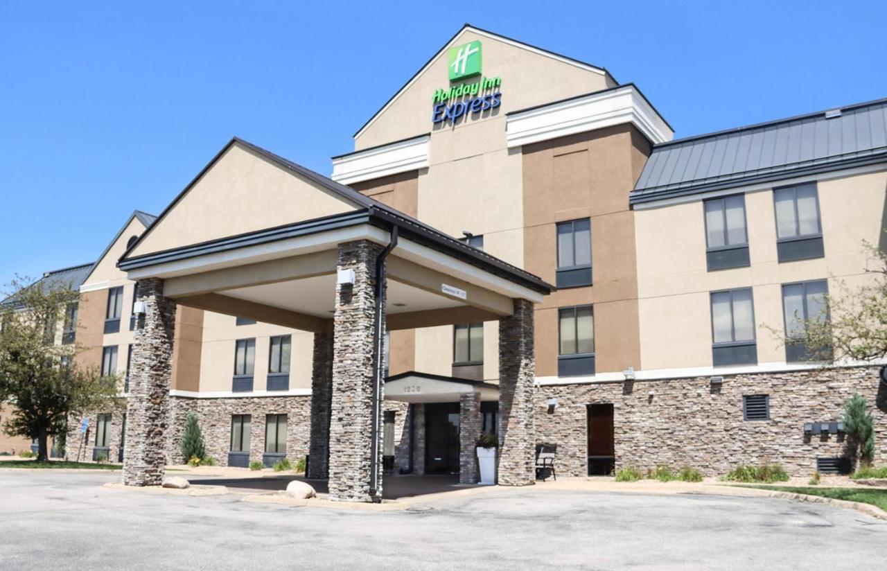 Holiday Inn Express Cedar Rapids - Collins Road By Ihg Exterior foto
